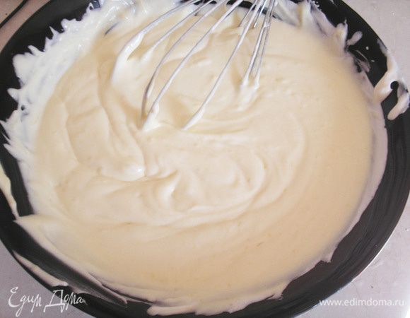 Смешиваем сливки и лимонный крем.