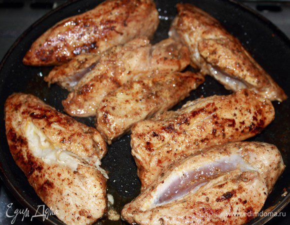 Затем обжариваем со всех сторон по 3-4 минуты.