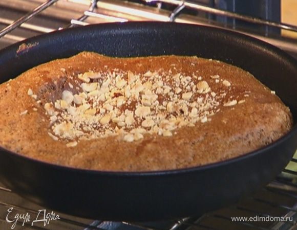 Когда края омлета схватятся, отправить его под гриль на 3 минуты.