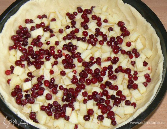 затем половину брусники..