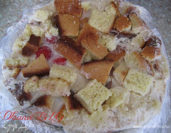 После охлаждения развернуть форму.