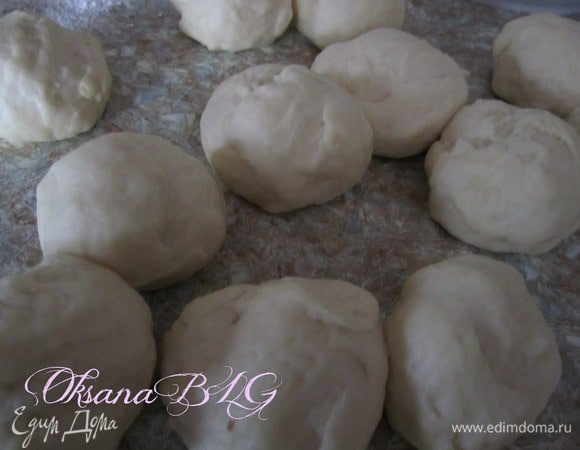 Из оставшегося теста сформировать 12-14 шариков.