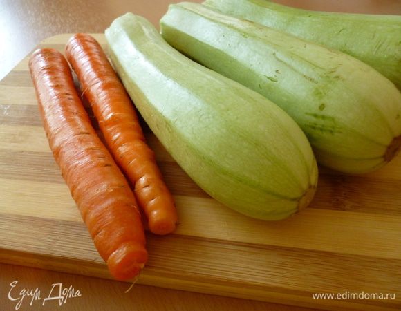 Сначала приготовим кабачковую смесь:кабачки надо брать средней величины,желательно без зерен.