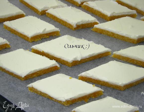 Подсушиваем в духовке примерно 15 минут при 150 градусах. Дверцу духовки оставить приоткрытой!!! Глазурь не должна поменять цвет!