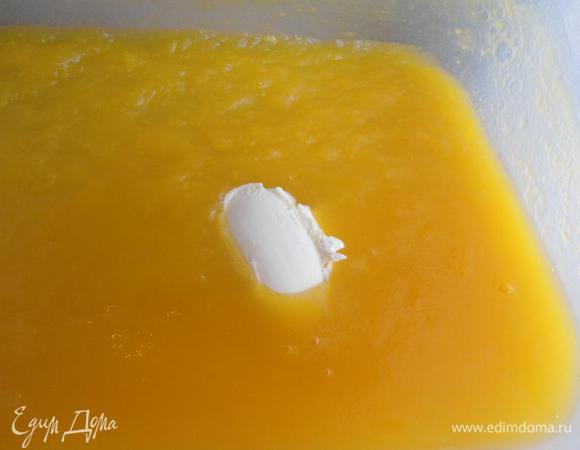 Из отварной тыквы сделать пюре,смешать с водичкой в которой она варилась,отмерить 550 грамм,пока тёплая положить в неё слив.масло,перемешать