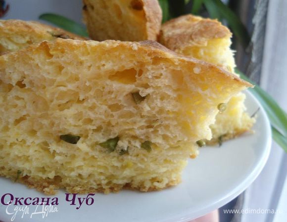 Готовые буханки ярко-жёлтые,с нежной корочкой и замечательным луковым ароматом.Если нажать на бочок готового хлеба -должно пружинить.Остудить и кушать!Угощайтесь!