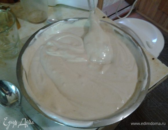 Аккуратно вмешать белки к сделанному тесту