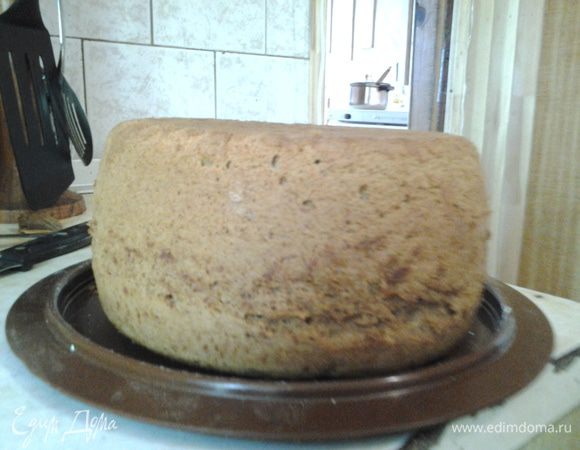 Форму смазать маслом или выстелить пергаментом, выложить тесто и выпекать при 180С до готовности. Я это делала в мультиварке, режим выпечка 65+50 минут. Печется довольно долго, но результат того стоит