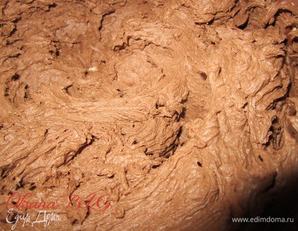 Охлажденный крем взбить.