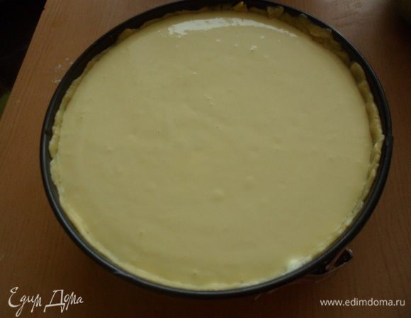 И залить все творожно-кремовой начинкой