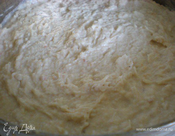 Выложить куриное суфле в форму, предварительно смазав сливочным маслом и выпекать 20-25 минут.