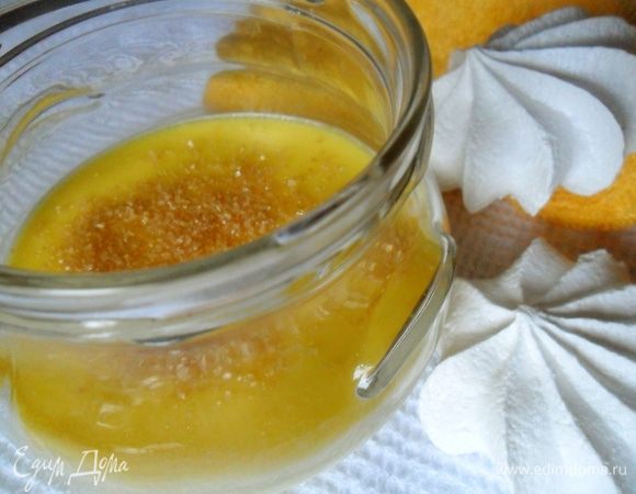 Готовое крем-брюле совсем слегка подрагивает в серединке. Затем,отправляем наш десерт в холодильник на 3 часа, как трудно дождаться!!