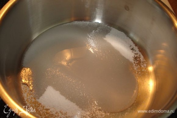Лaймовый мусс. Итальянская мерeнга: В кастрюльке нагреть сахар и воду,сироп должен закипеть.