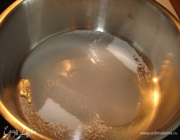 Лaймовый мусс.

Итальянская мерeнга:
В кастрюльке нагреть сахар и воду,сироп должен закипеть. 