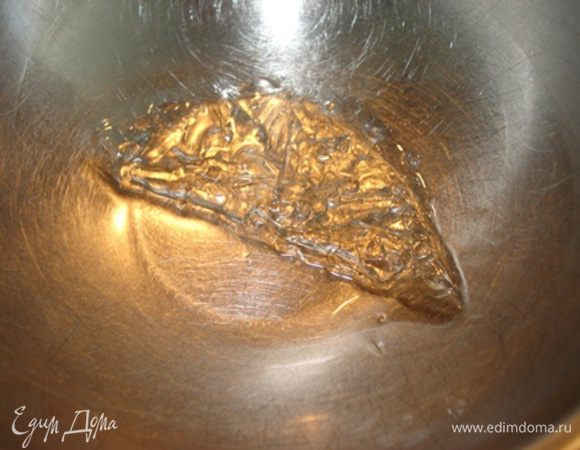 Покрытие:
Персики пюрировать.Желатин
 замочить в холодной воде,затем поставить на водяную баню.Желатин должен полностью растаять.
