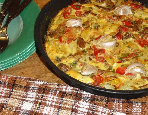 Подавайте блюдо в этой же сковороде.