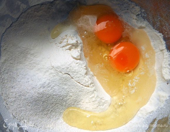 Добавить яйца.