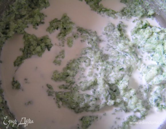 Сливки 10% нагреть, распустить желатин, добавить в рисовую массу, перемешать.