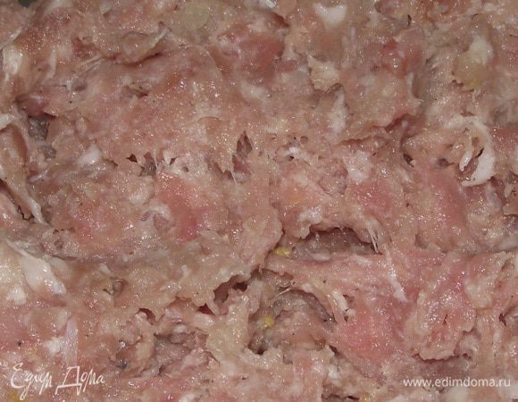 Перекрутить на мясорубке фарш