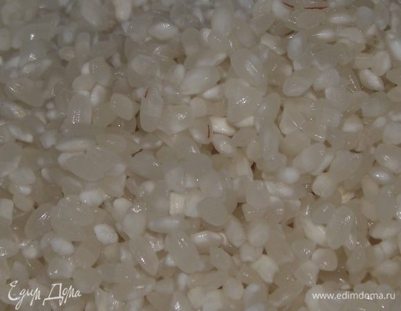 Берем рис,моем его в нескольких водах