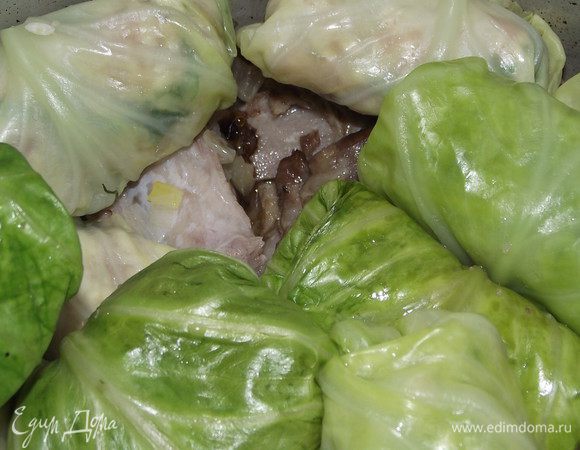 Теперь голубцы мы кладем на ребра