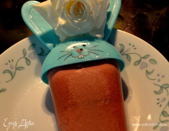 Поставить в холодильник на 4-5часов или на ночь. После времени формочки обдать кипятком 30сек.И вытащить из формы.Надеюсь детям понравится!