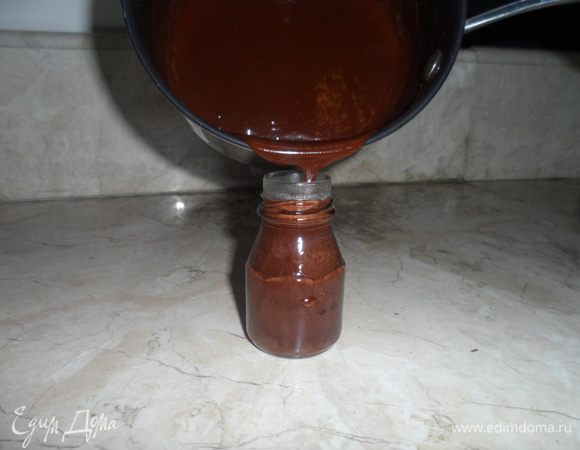 Готовый сироп перелить в бутылку или банку. Охладить.