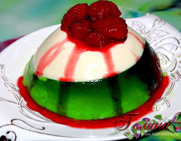 Панна котта с клубничным сиропом
