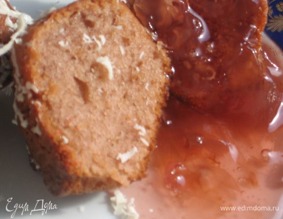 Можно полить любым джемом…я предлагаю варенье из лепестков роз…очень ароматное и нежное…ощущаются сами лепестки розы…хорошо сочетается с клубнично-шоколадным вкусом выпечки