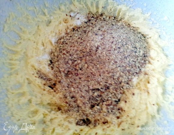 Добавить соду, миндаль