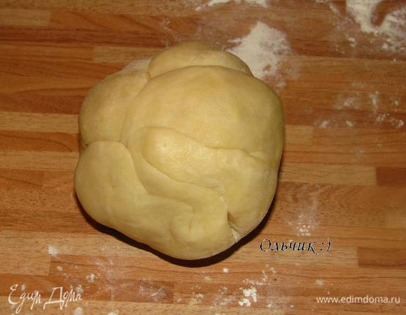 Заворачиваем тесто №2 в тесто №1. Формируем шар.