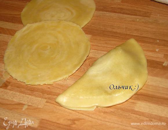 Накрываем сверху второй половинкой.