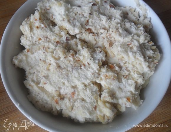 Сверху выложить нашу смесь и выпекать при 180 градусах 20 минут, при желании посыпать корицей)