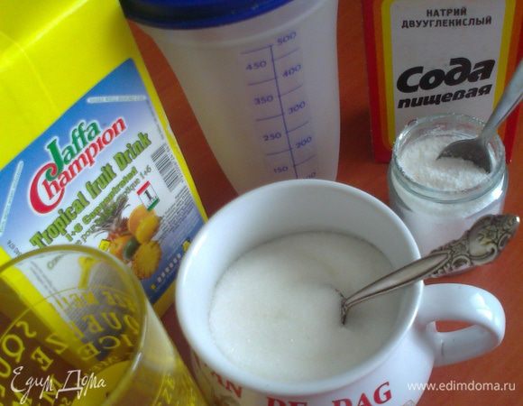 У меня дома оказался сироп-концентрат из экзотических фруктов и я решила усовершенствовать напиток!