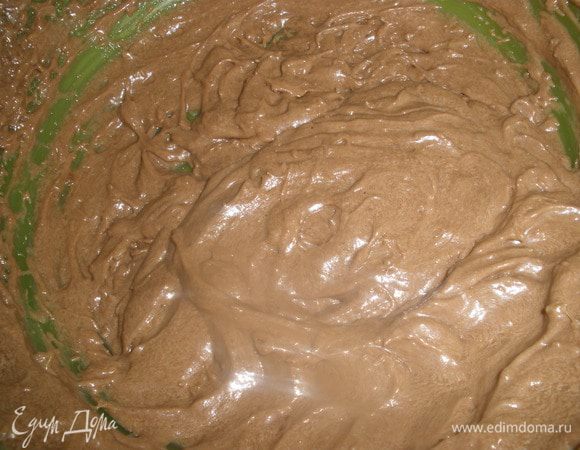 Крем остудить и смешать смягким маслом. Взбить миксером.