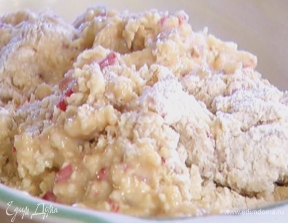 Ввести муку и разрыхлитель, вымешать.