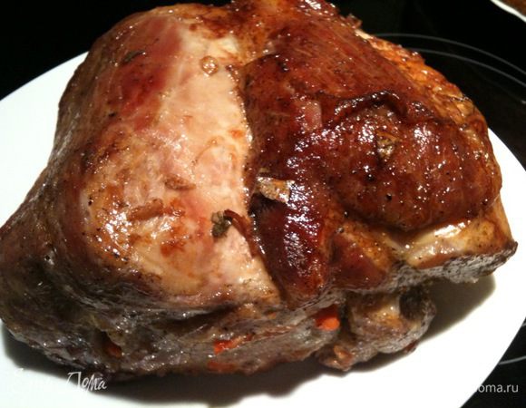 Запечь в духовке, в рукаве для запекания или в нескольких слоях фольги в течение 2-2,5 часов...