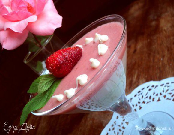 При подаче украсить клубникой и мятой. Приятного аппетита!