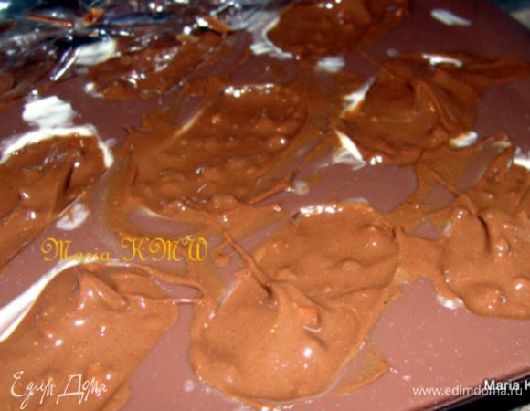 Обернуть пищевой пленкой формочки и убрать в холодильнике на 2 часа.
Хранить в прохладном месте. 