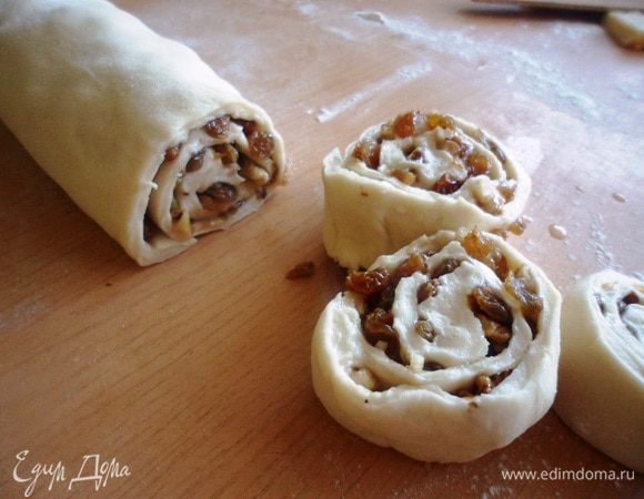 Скатать в рулет и нарезать небольшими порциями.