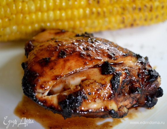 Смажем курочку приготовленной мелассой и готовим еще 5мин.Подаем по желанию с этой готовой жидкостью мелассы.