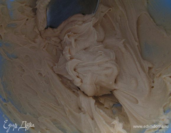 Крем:
творожную массу взбить венчиком со сливочным маслом