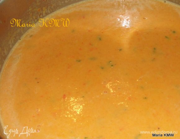 Готовый супчик пюрируем с помощью блендера.