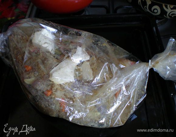  Ногу вложить в рукав для запекания,добавить 50 г сливочного масла,  поставить в духовку на 2 часа при температуре 160-170 гр.