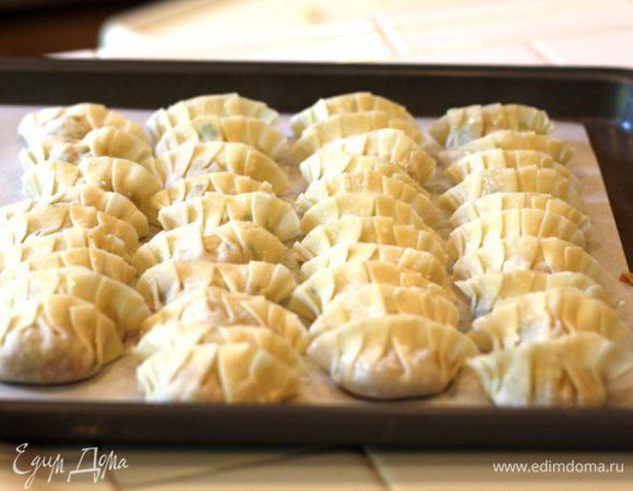 Вот таким способом вылепливаем все пельмени.