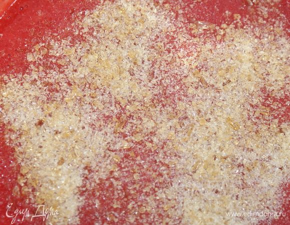 Добавить желатин, немного перемешать и оставить на 15 минут.