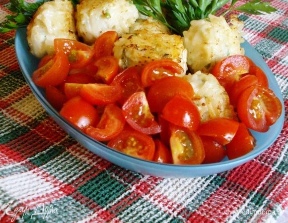 Можно подавать просто со свежими помидорами и зеленью.