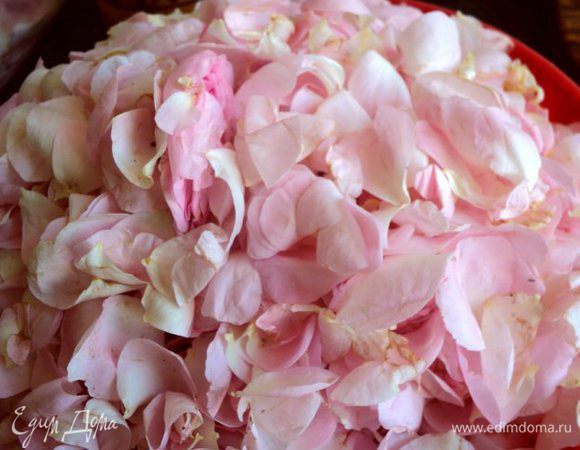 Оборвать лепестки от черешков.