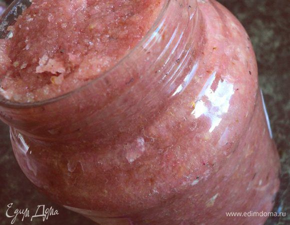 Хранить его необходимо в плотно закрытой банке в холодильнике. Хорошо использовать такое варенье в выпечке, добавляя понемногу к фруктам или соединив в пропорции  1:1 с орехами. 