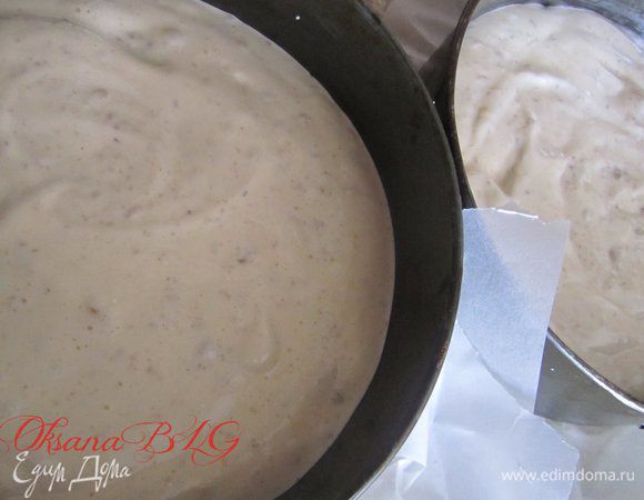 Тесто вылить в формы.